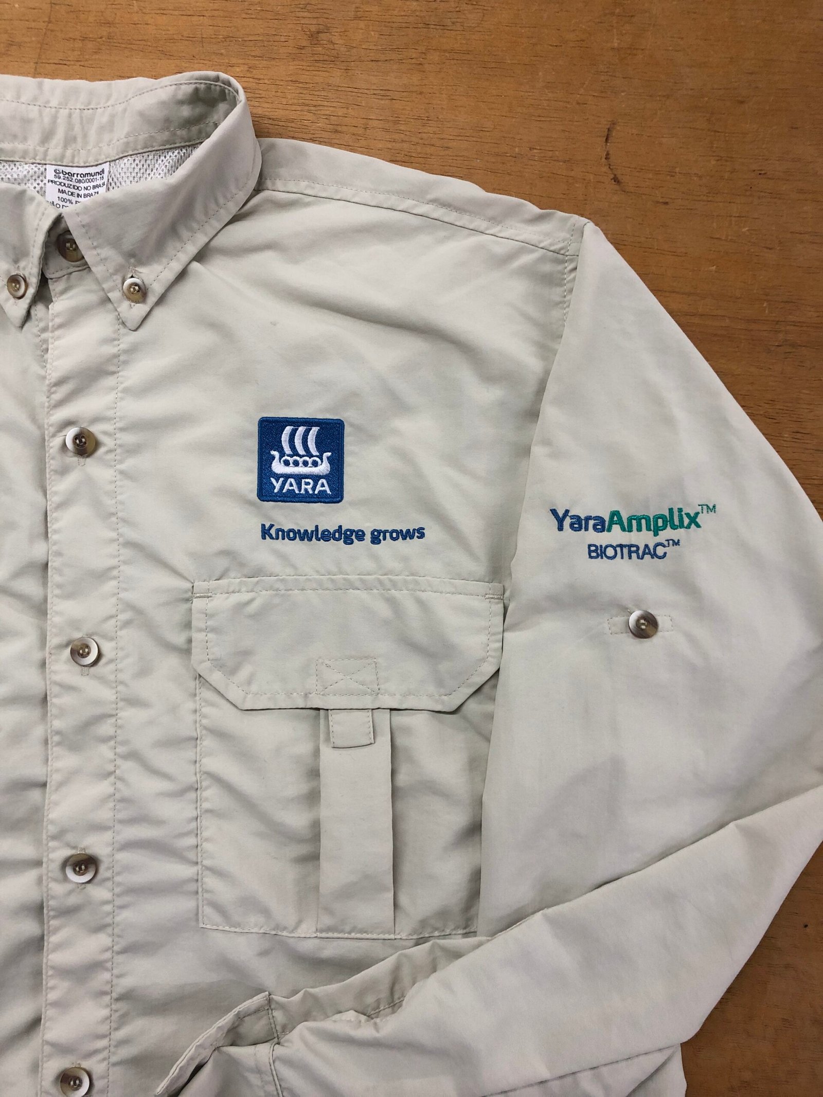 Yara Knowledge grows - bolso e mangas - areia - 8cm (3) Camiseta Masculina com proteção UV